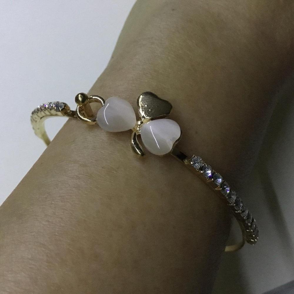 Chic Gold and Pink Clover Leaf Bracelet